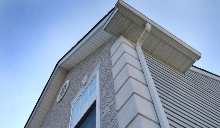 Pose et réparation de gouttière à Chantilly (60500) dans l'Oise (60)